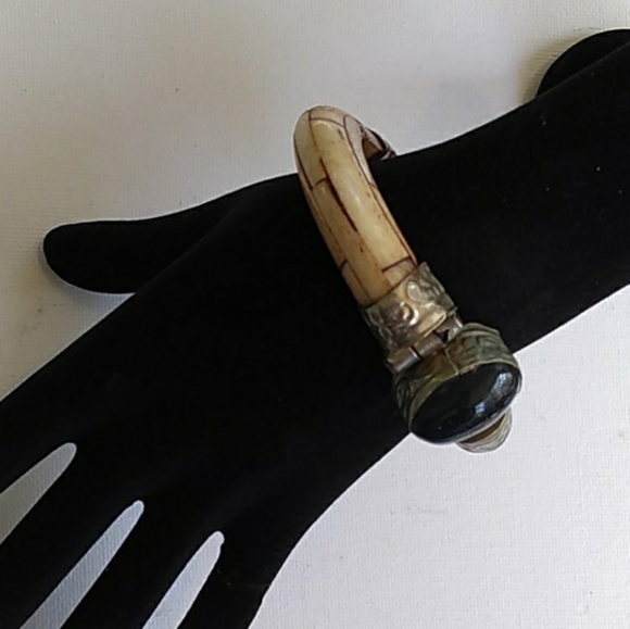 VINTAGE Genuine Blue GemStone Carved Bone Bangle - Picture 4 of 16
